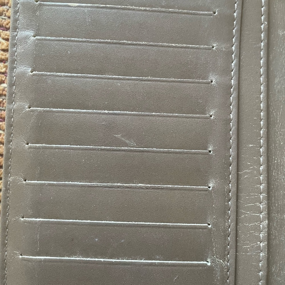 Authentic Chanel tan monogram flap wallet without holo - Picture 4 of 9